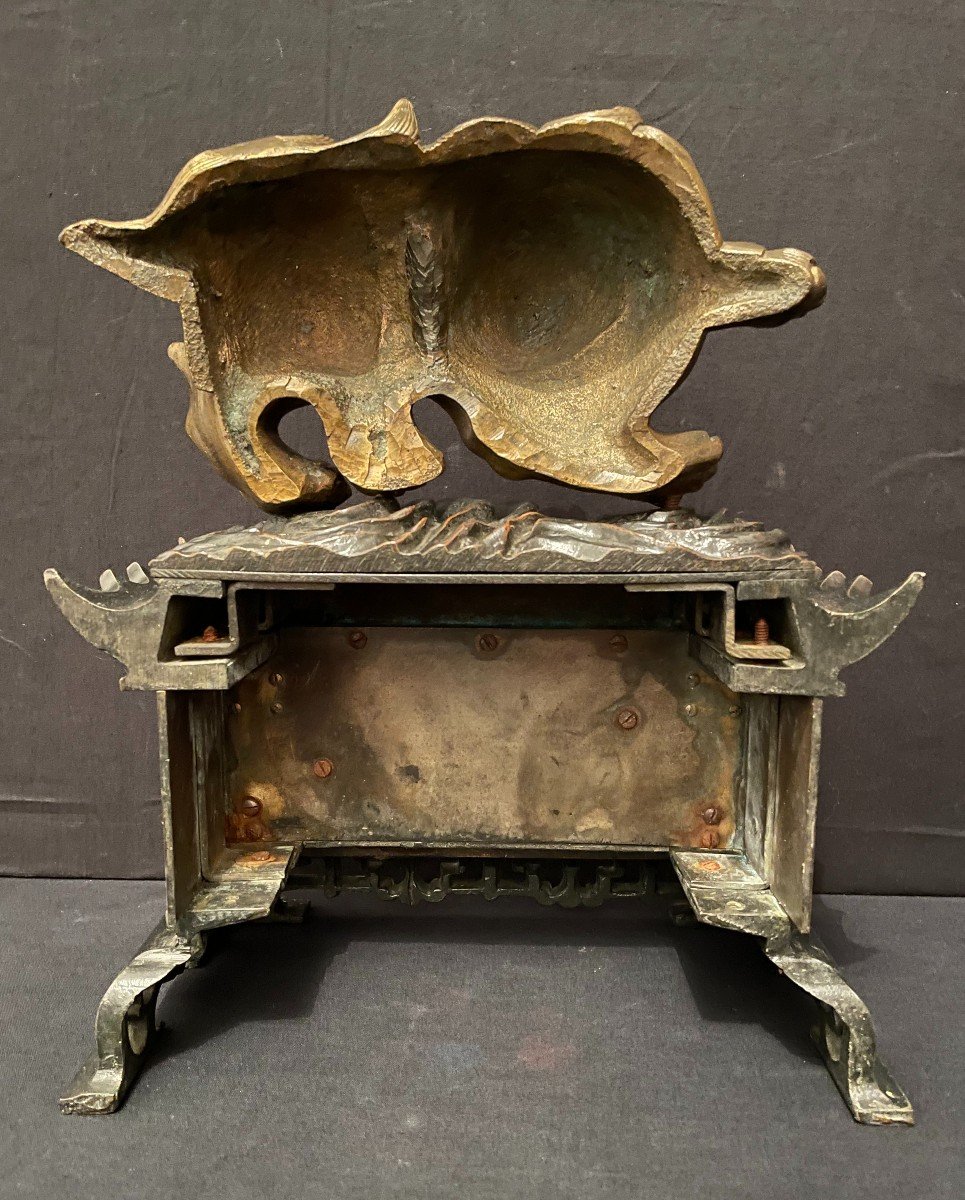 China Fô Dog Gilt Bronze On Nineteenth Century Bronze Pagoda Base-photo-3