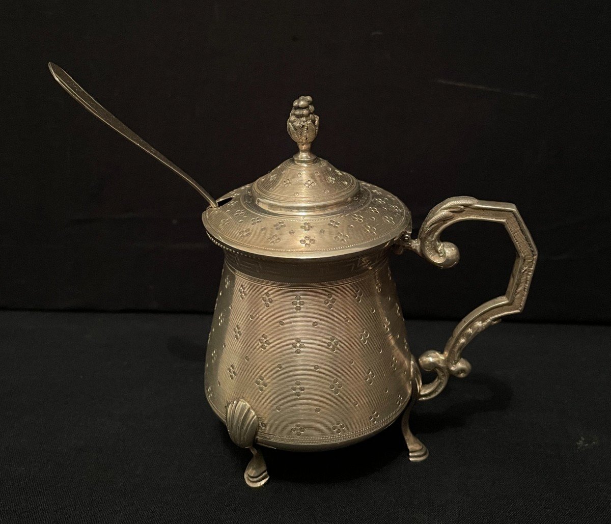 Silver And Vermeil Condiment Service Including A Cruet, Two Salarons And A Mustard Dish-photo-5