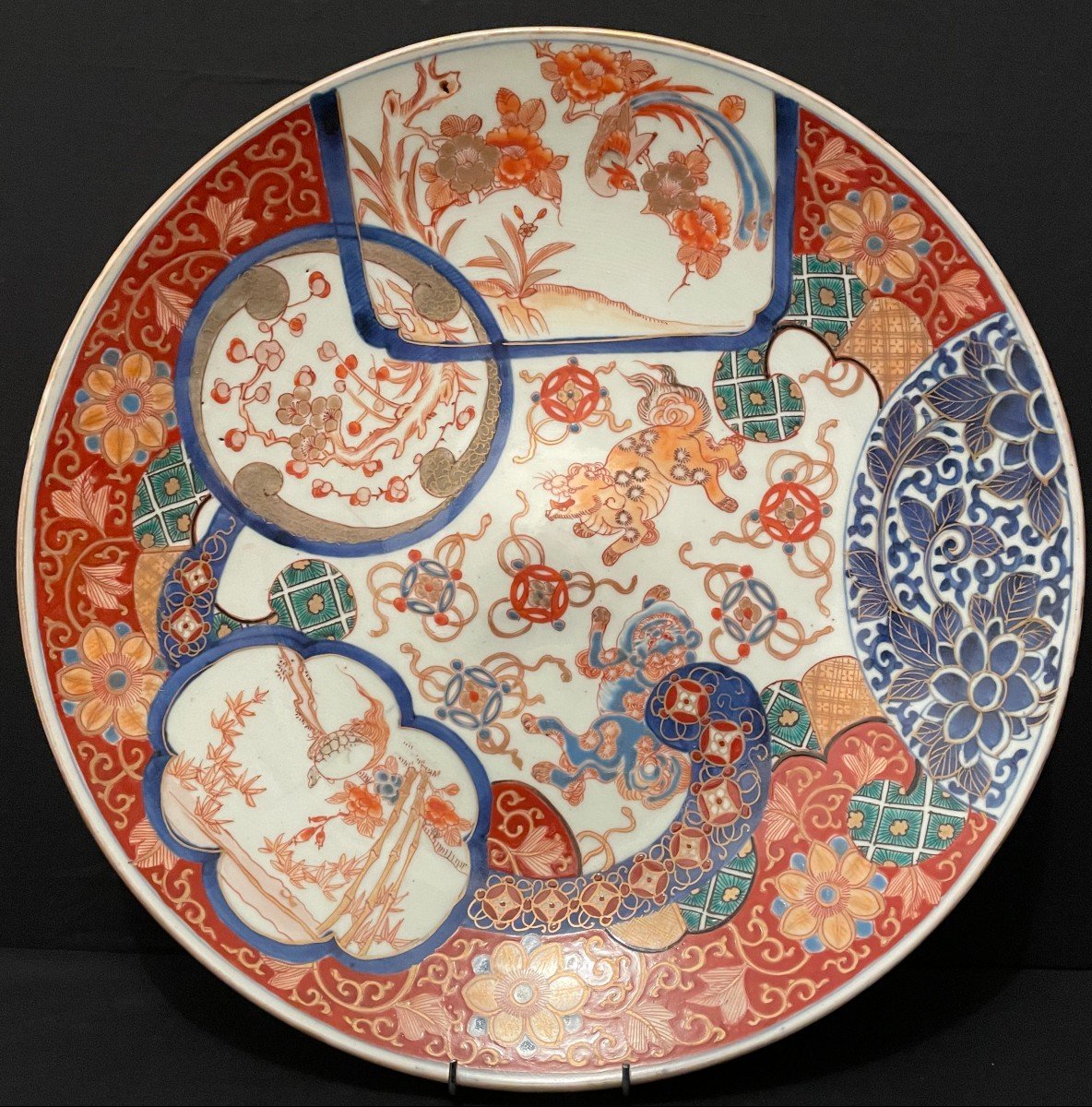 Japon Plat Aux Chiens De Fô Décor Imari 40,5 Cm époque Meiji Fin XIXème