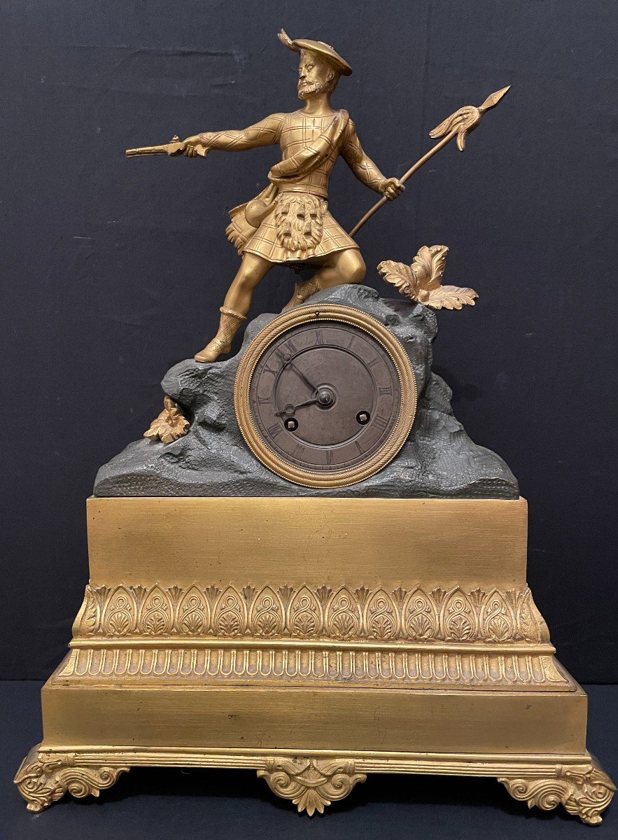 Pendule Bronze Doré à l'écossais En Armes époque Restauration 1830