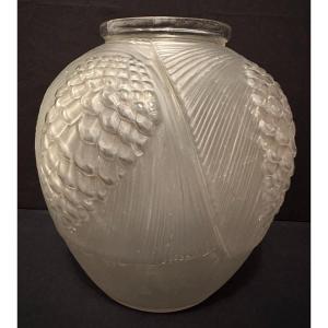 Vase Art Déco Aux Pommes De Pin Par Henri Dieupart vers 1925