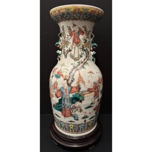 Chine Grand  Vase Balustre En Porcelaine De Canton Décor Mère Et Enfants Jouant Fin XIXème