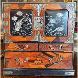 Cabinet en laque du Japon  , marqueterie Yosegi et nacre fin XIXème