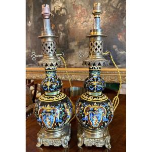 Gien paire de lampes à pétrole en faïence décor renaissance fond noir fin XIXème