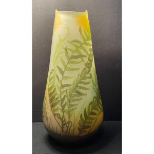 Gallé Vase Decor With Ferns