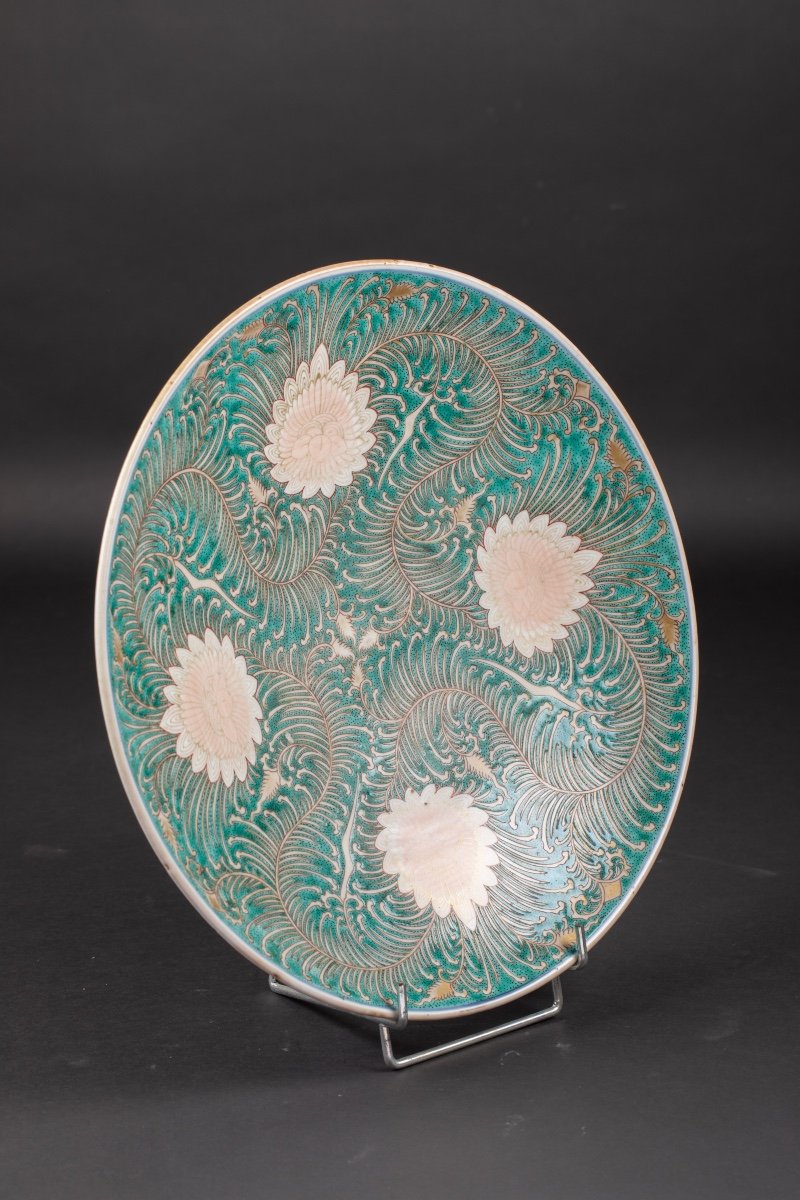 Large Porcelain Dish Decorated With Leaves And Lotus Flowers -photo-4