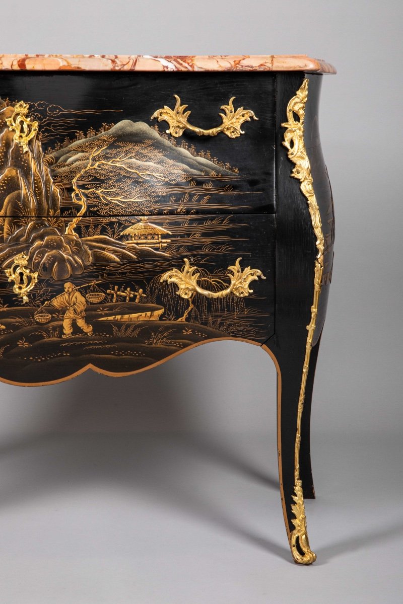 Chest Of Drawers In Black And Gold Lacquered Wood -photo-4
