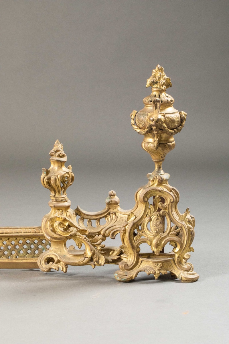 écran de cheminée et sa barrière en bronze doré – Style Louis XV, fin XIXᵉ siècle-photo-3