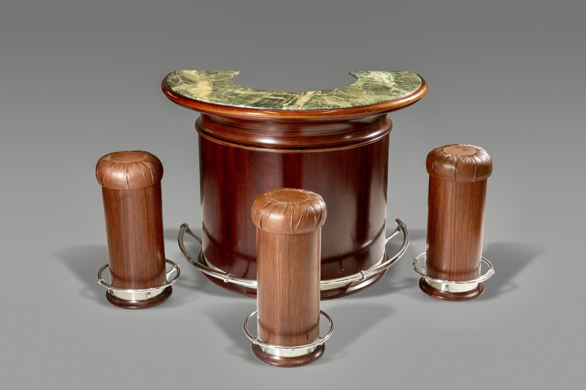 Bar semi-circulaire  plateau en marbre  avec trois  tabourets  de style art deco   . 