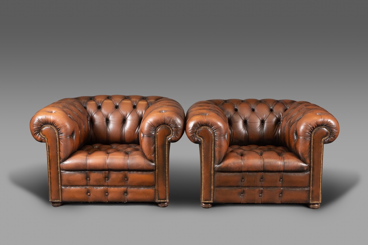 Ensemble Chesterfield en cuir brun – Canapé et paire de fauteuils – Angleterre,-photo-6