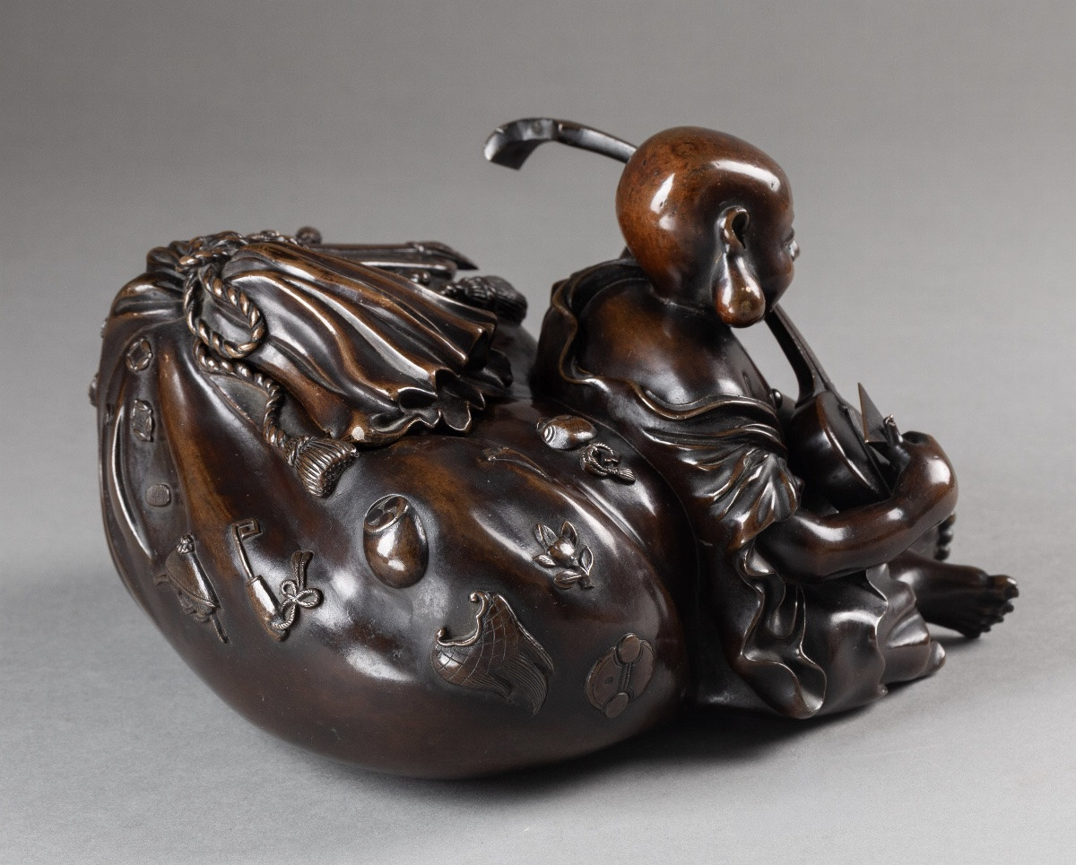Charming Patinated Bronze Piece – Laughing Musician Figure With Lucky Bag – Asian Work-photo-2