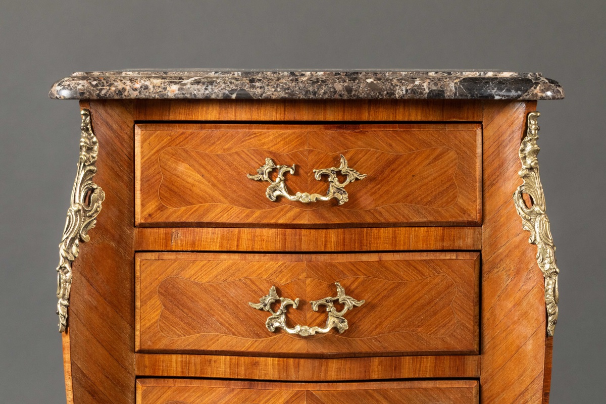 Pair Of Louis XV Style Curved Bedside Tables In Marquetry, Marble Top And Gilded Bronzes - 20th Century-photo-4
