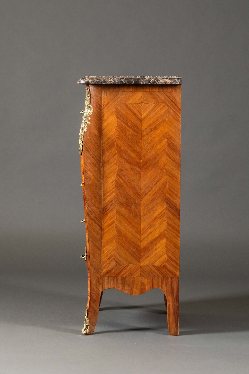 Pair Of Louis XV Style Curved Bedside Tables In Marquetry, Marble Top And Gilded Bronzes - 20th Century-photo-8