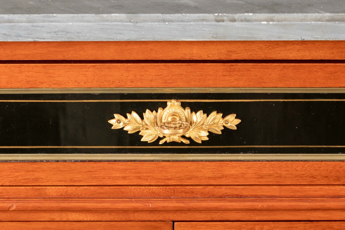 Élégant Meuble d’Appui Style Louis XVI Japonisant, Laque Noire et Décor Doré, Plateau Marbre-photo-1
