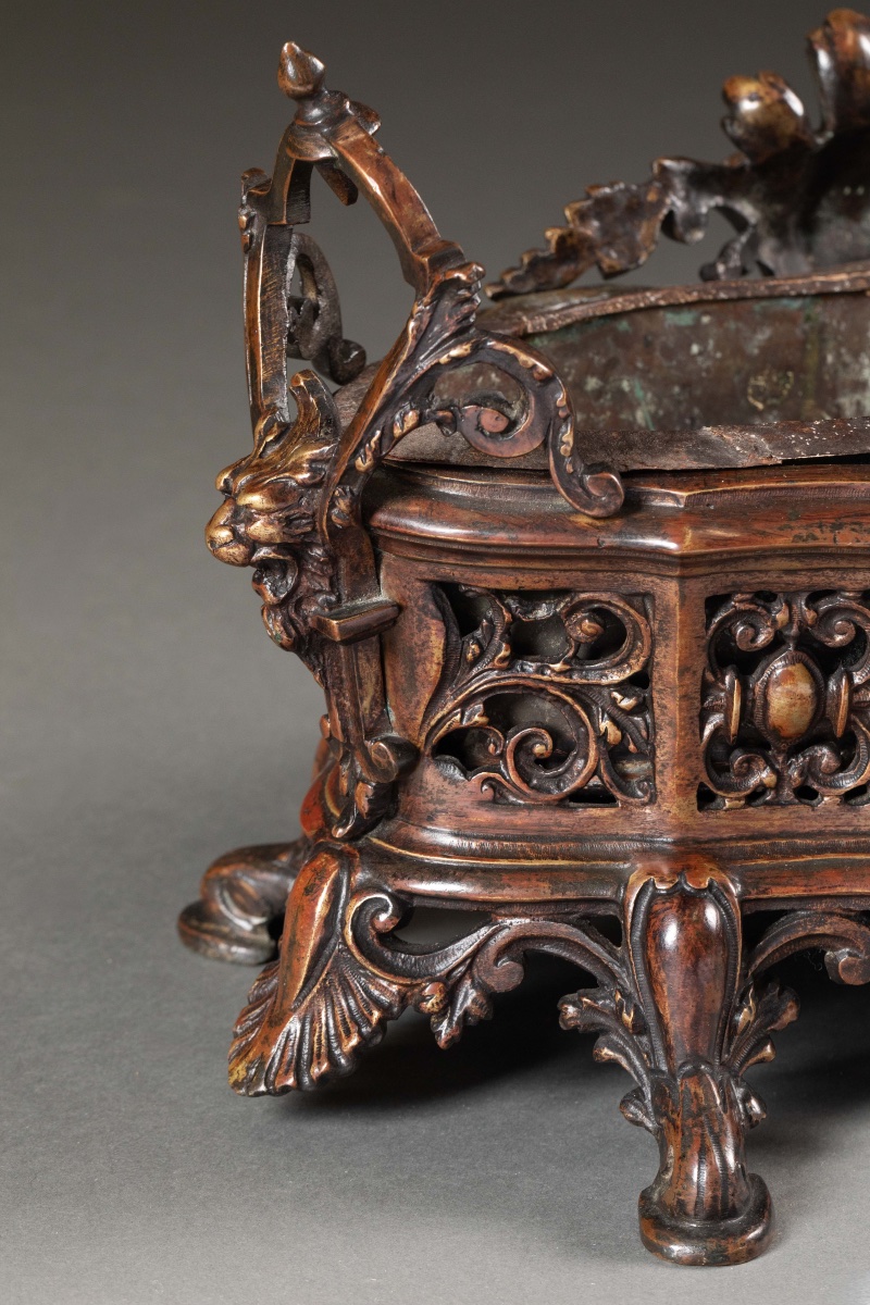 IMPORTANTE JARDINIERE en bronze patiné -photo-6