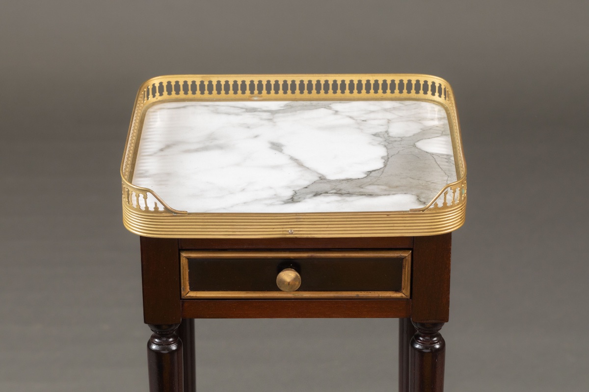 Paire de tables de chevet de style LXVI en acajou -photo-4