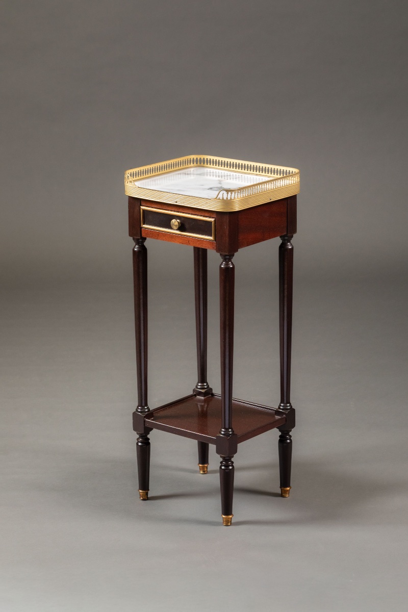Paire de tables de chevet de style LXVI en acajou -photo-2