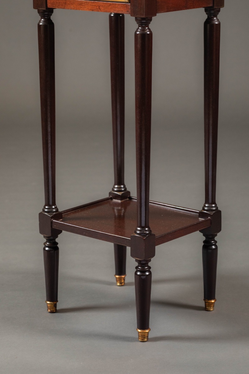 Paire de tables de chevet de style LXVI en acajou -photo-3