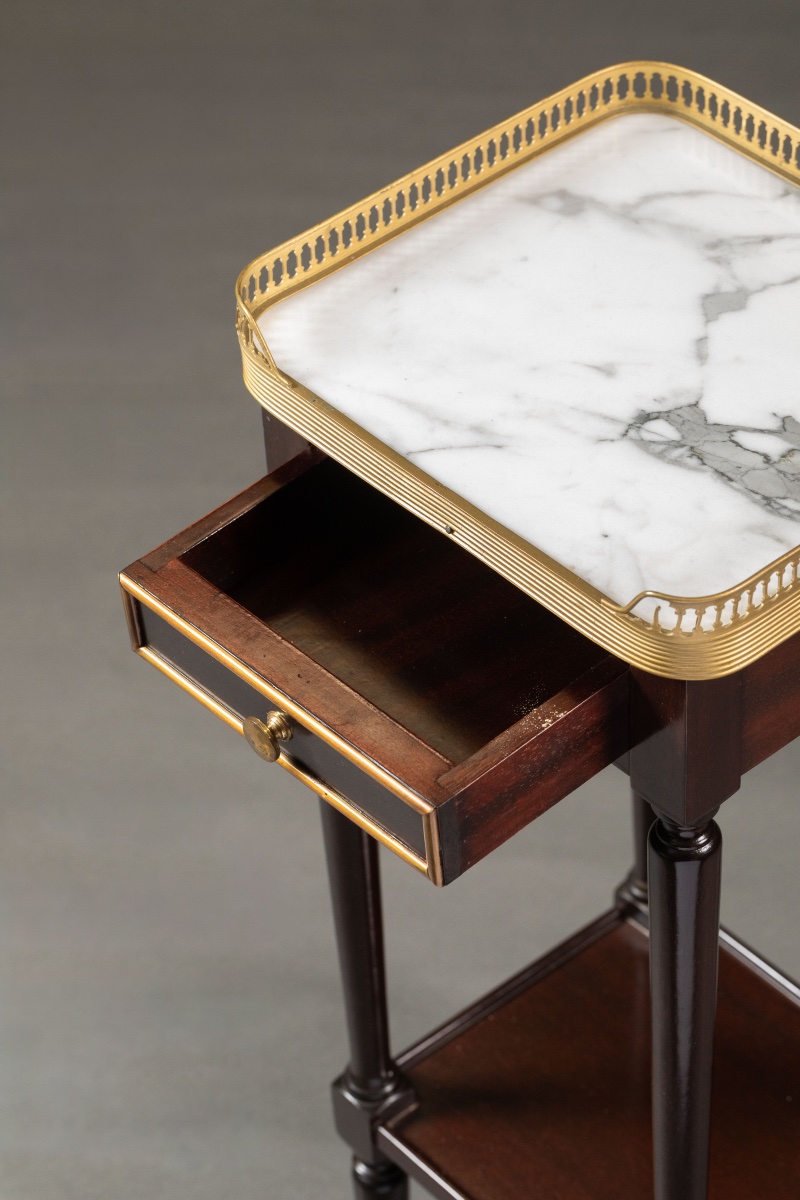 Paire de tables de chevet de style LXVI en acajou -photo-5