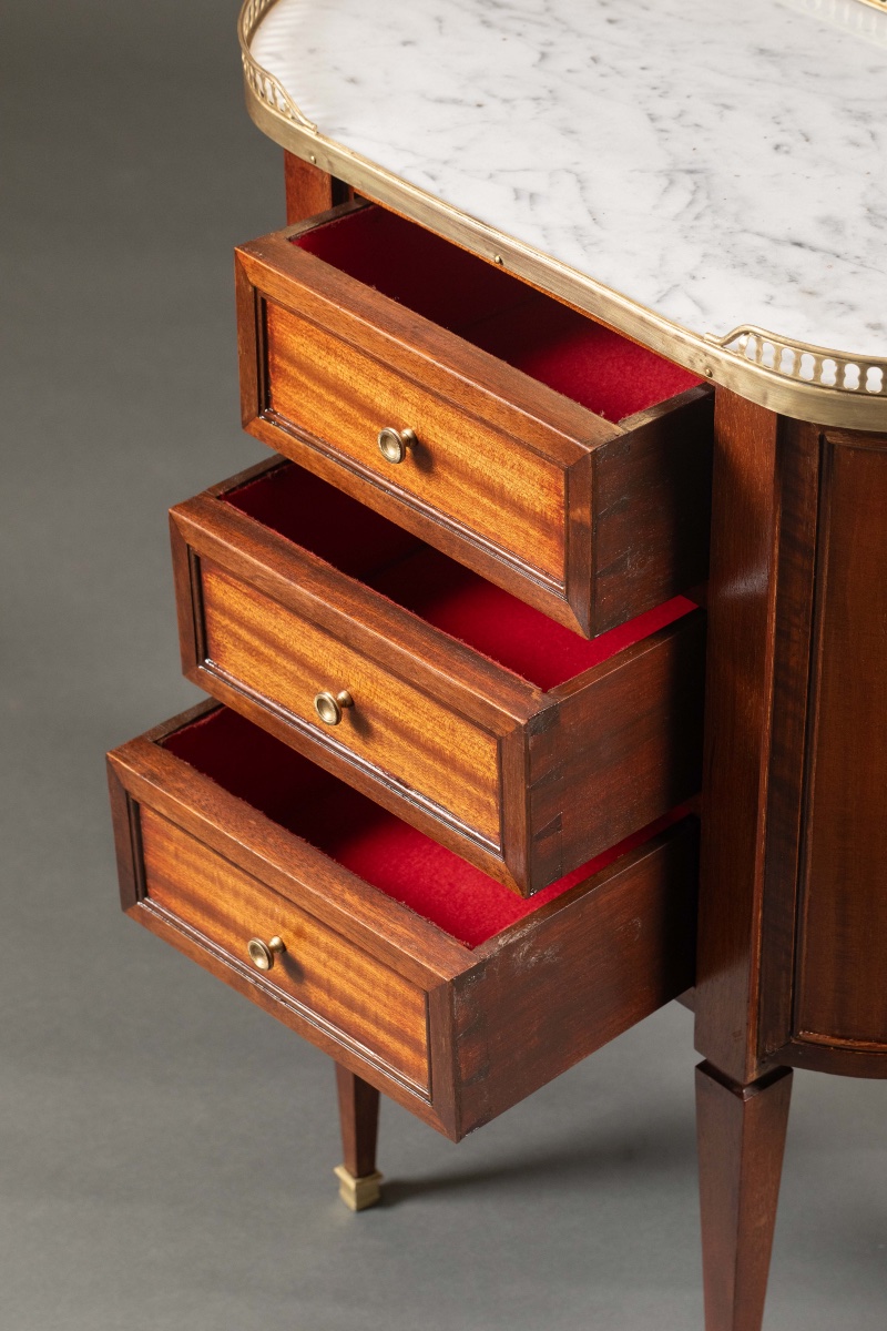 Paire de chevets demi-lune de style Louis XVI -photo-6
