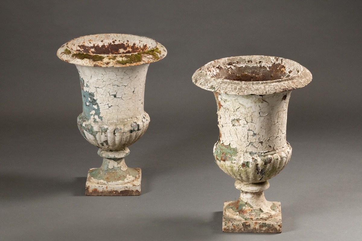 Paire de grands vases Médicis en fonte peinte – XIXe-photo-2