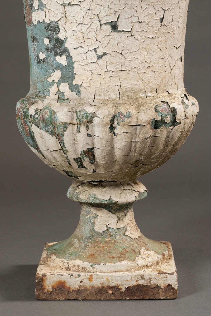 Paire de grands vases Médicis en fonte peinte – XIXe-photo-3