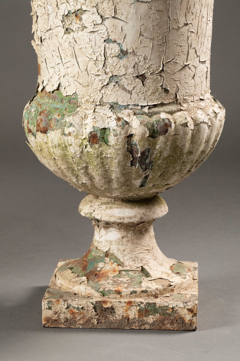 Paire de grands vases Médicis en fonte peinte – XIXe-photo-3