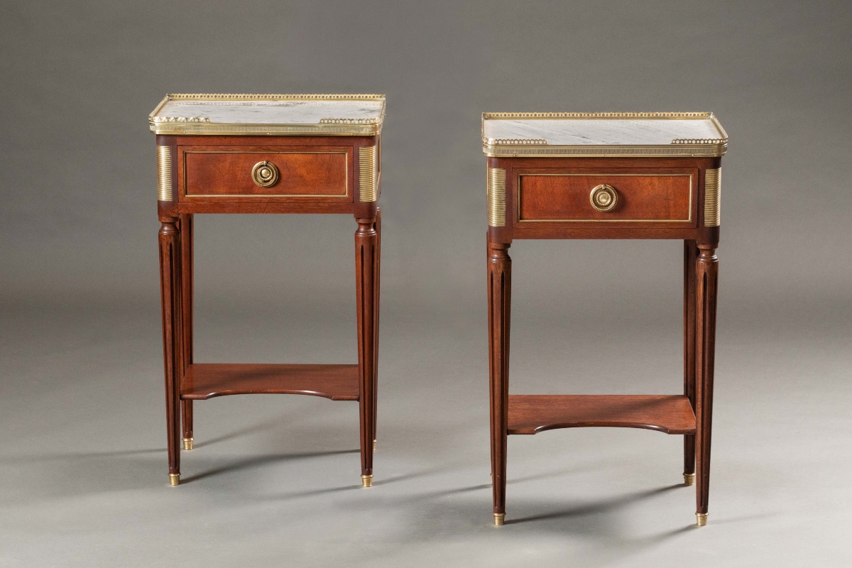 Paire de tables de chevet de style Louis XVI en acajou, marbre et bronze doré, XXe siècle-photo-4