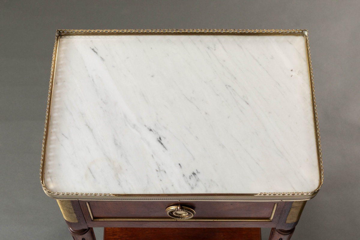 Paire de tables de chevet de style Louis XVI en acajou, marbre et bronze doré, XXe siècle-photo-2