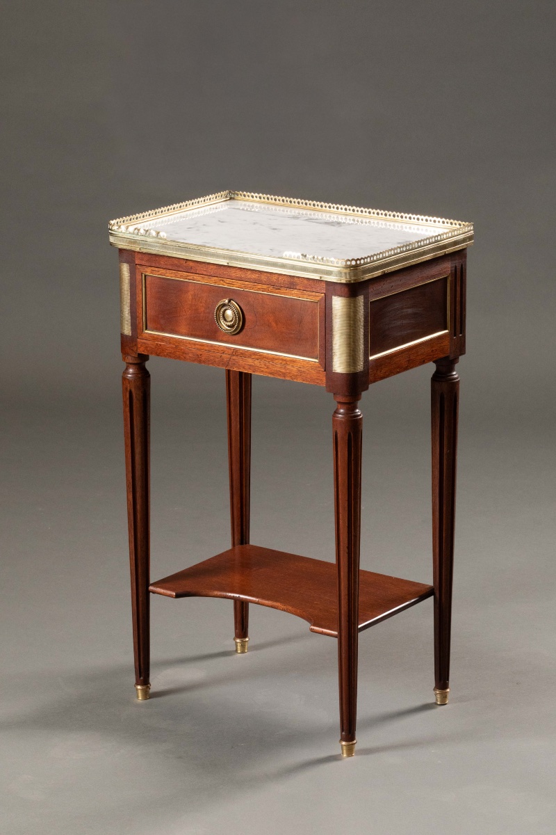 Paire de tables de chevet de style Louis XVI en acajou, marbre et bronze doré, XXe siècle-photo-3