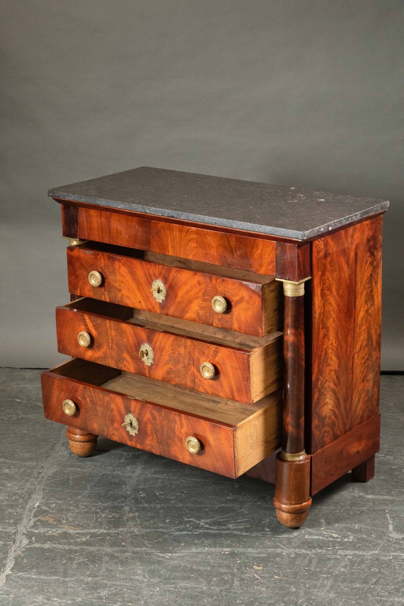 Commode d’époque Empire en acajou flammé, début XIXe siècle-photo-4