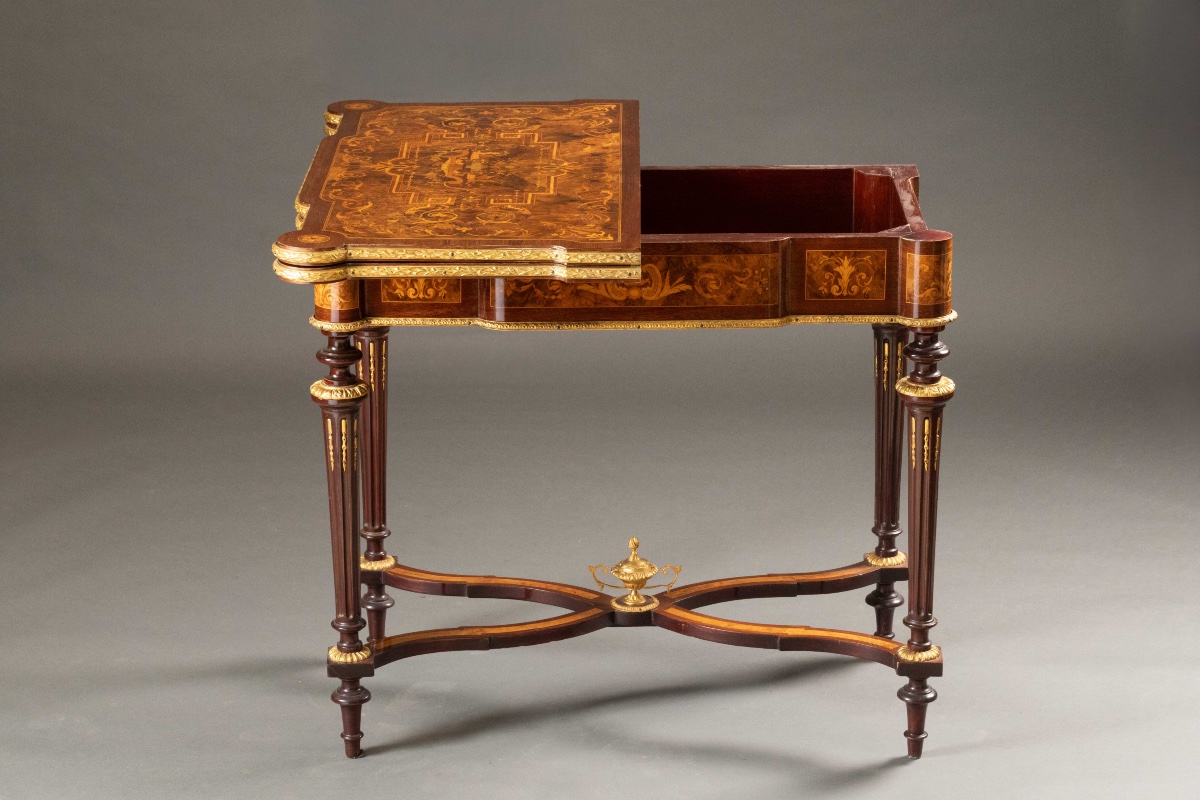 Table à jeux de style Napoléon III en marqueterie, début du XXe siècle-photo-2