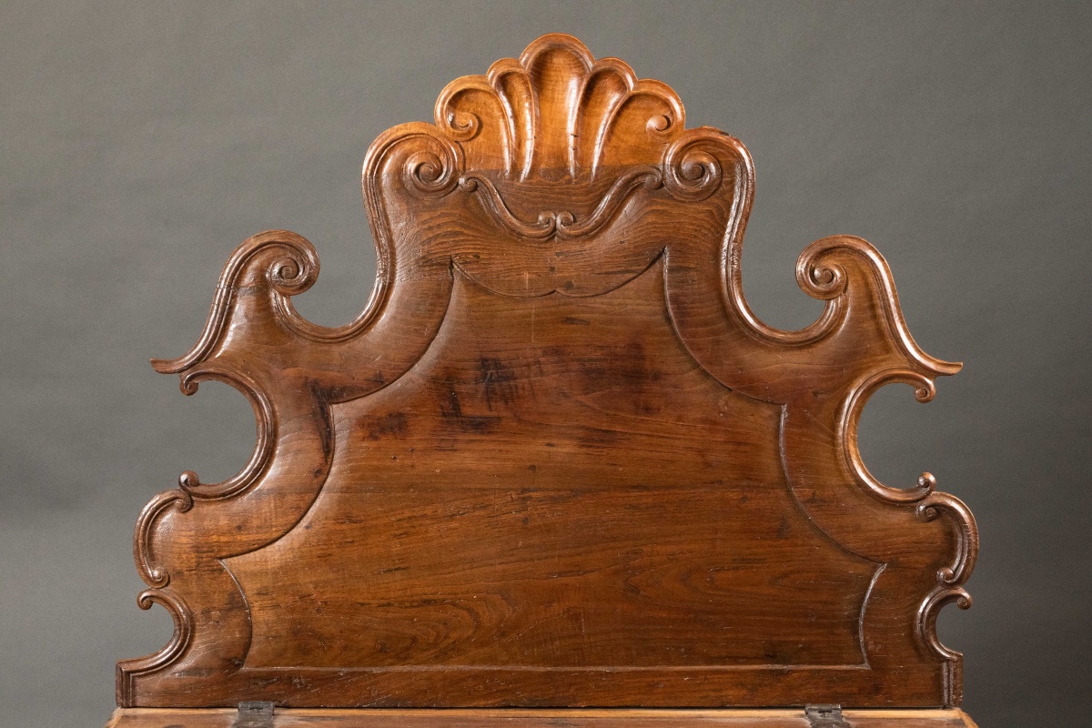 Coffre en noyer à dossier baroque, travail régional, XVIIIe-XIXe siècles-photo-4
