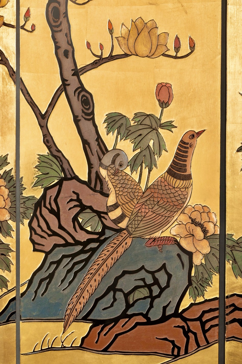 Grand paravent chinois à quatre feuilles en laque noire et fond or – Hong Kong, vers 1970-photo-2
