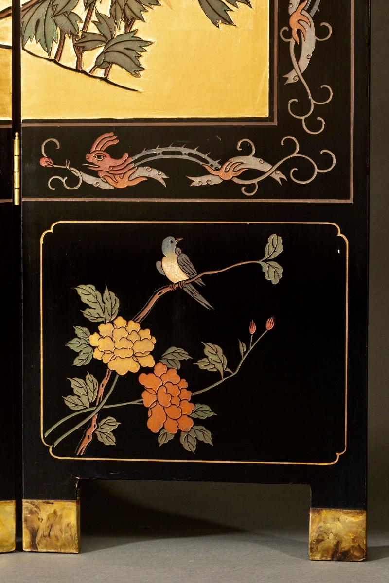 Grand paravent chinois à quatre feuilles en laque noire et fond or – Hong Kong, vers 1970-photo-8