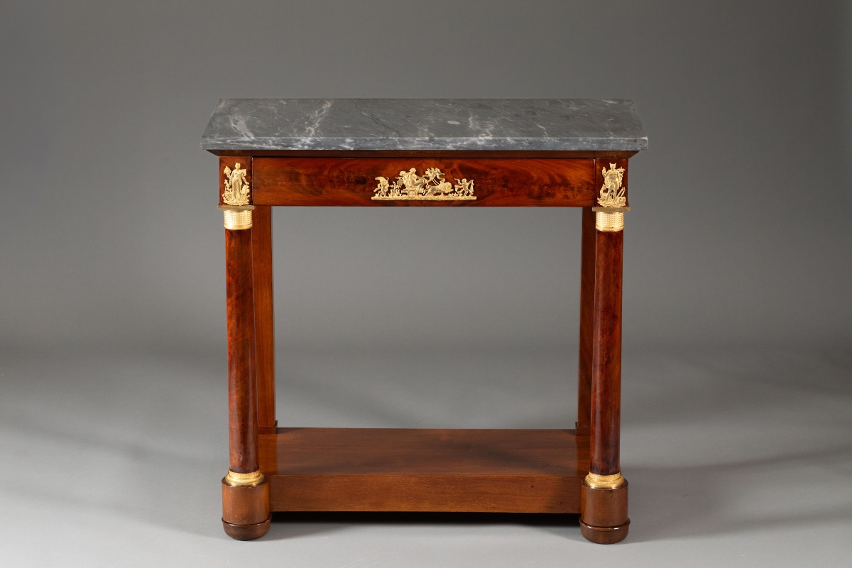 Console d’époque Empire en acajou et bronzes dorés, début XIXᵉ siècle
