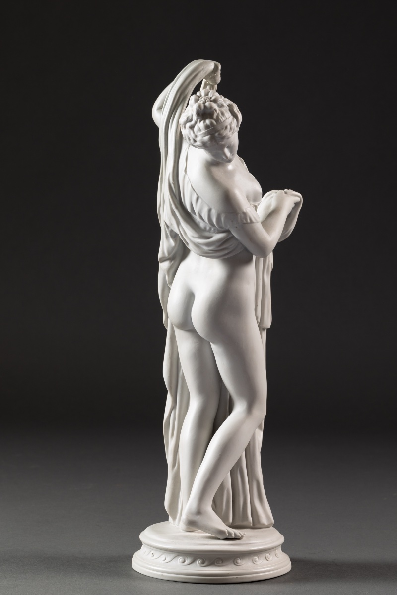 Grande statuette en biscuit de porcelaine – Jeune femme drapée à l’antique-photo-6