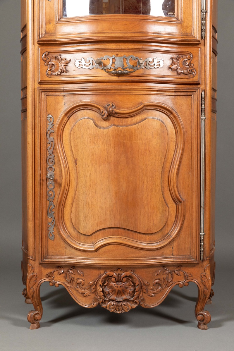 Large Display Cabinet In Carved Walnut In The Louis XV Style-photo-2