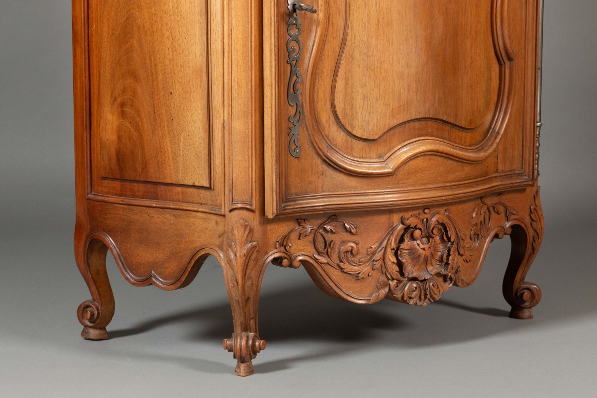 Large Display Cabinet In Carved Walnut In The Louis XV Style-photo-2