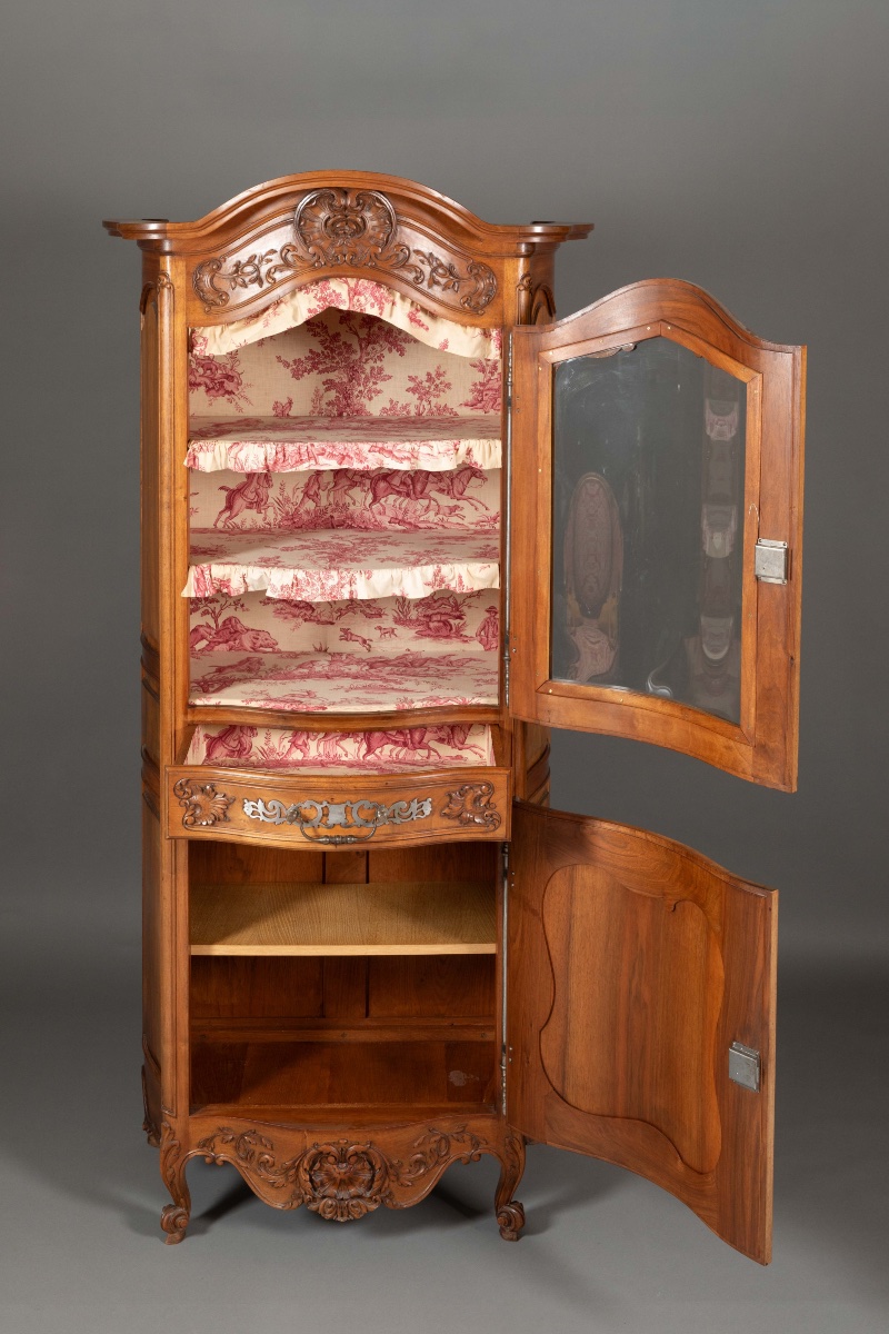 Large Display Cabinet In Carved Walnut In The Louis XV Style-photo-4