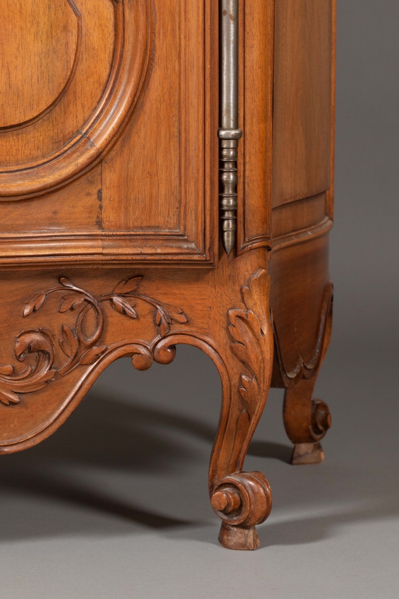 Large Display Cabinet In Carved Walnut In The Louis XV Style-photo-8