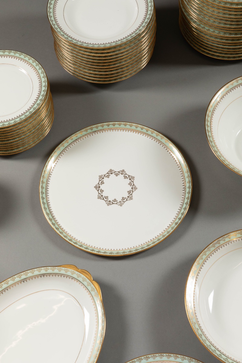 Important Limoges Porcelain Dinner Service—84 Pieces, Manufacture Union Céramique—l-photo-2