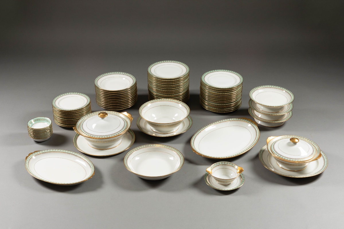 Important Limoges Porcelain Dinner Service—84 Pieces, Manufacture Union Céramique—l-photo-3