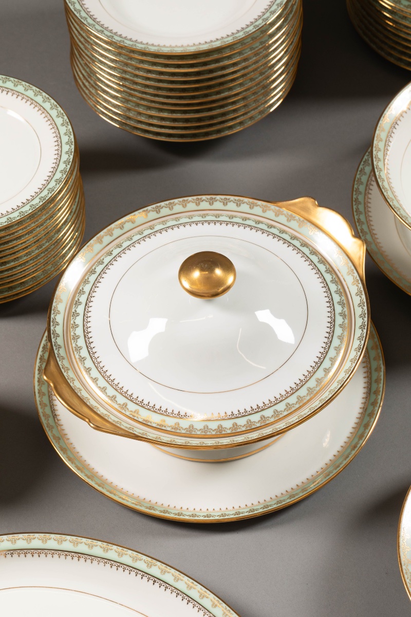 Important Limoges Porcelain Dinner Service—84 Pieces, Manufacture Union Céramique—l-photo-6