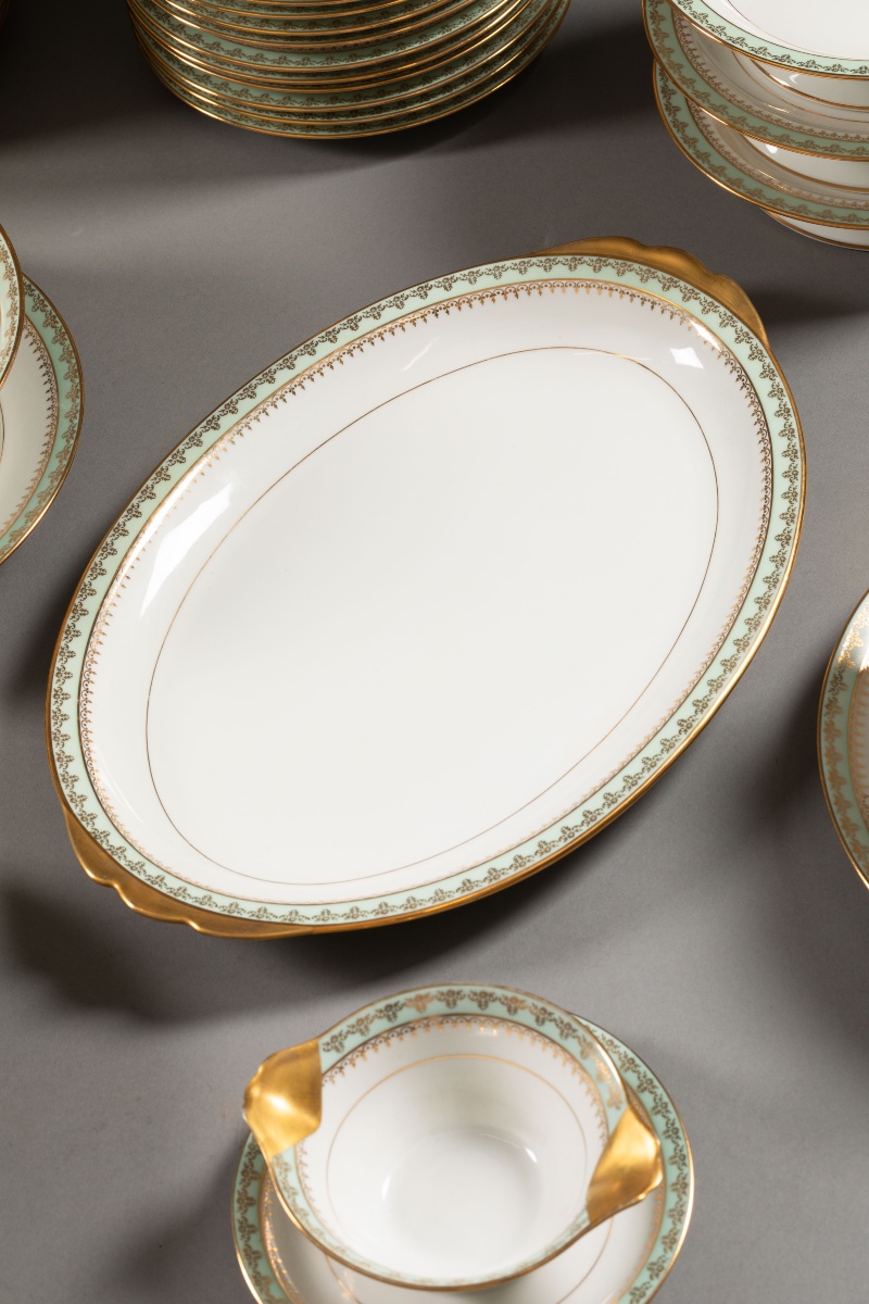Important Limoges Porcelain Dinner Service—84 Pieces, Manufacture Union Céramique—l-photo-7