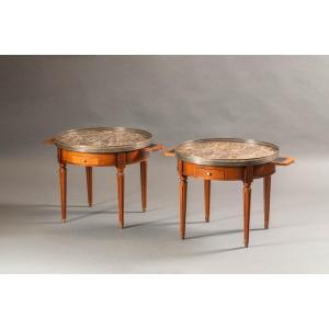 Paire de tables bouillotte rondes style Louis XVI – acajou, marbre et galerie laiton