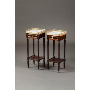 Paire de tables de chevet de style LXVI en acajou 