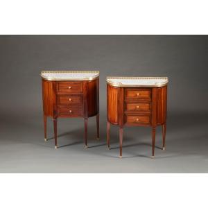 Paire de chevets demi-lune de style Louis XVI 
