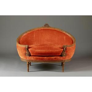 Canapé corbeille de style Louis XVI en bois sculpté, velours rouge corail – XIXe siècl