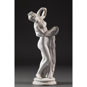 Grande statuette en biscuit de porcelaine – Jeune femme drapée à l’antique